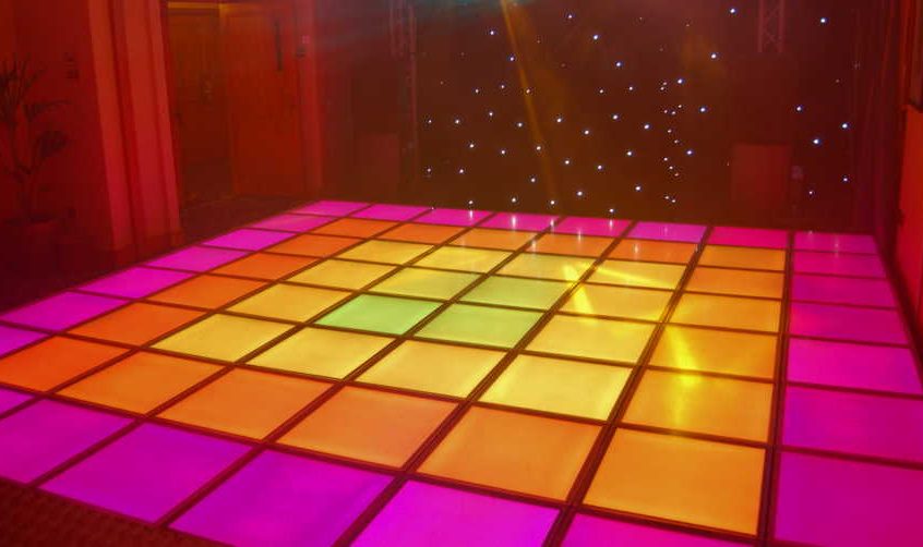 How to choose a luminous dance floor in a café?